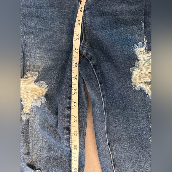 Judy Blue distressed denim jeans-13/31 - Picture 8 of 9